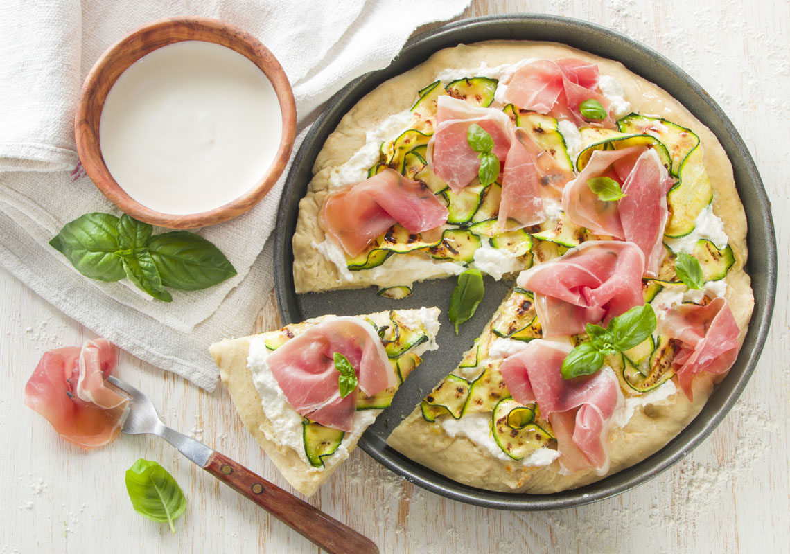 Pizza farcita con panna prosciutto e zucchine Trevalli Cooperlat