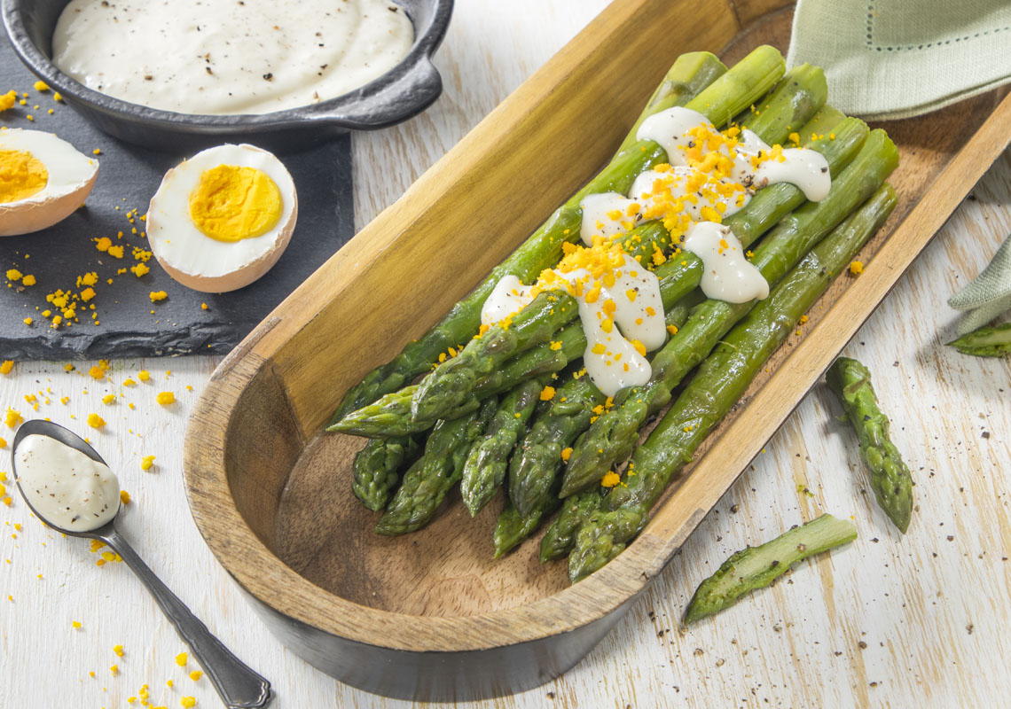 Asparagus with Cooking Cream and Eggs Mimosa - Trevalli Cooperlat