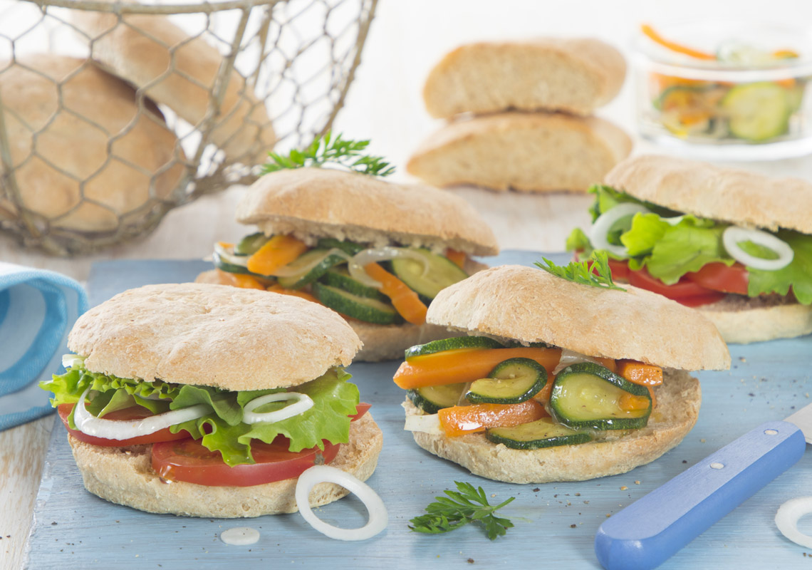Mini Focaccias Bread with Cooked and Raw Vegetables - Trevalli Cooperlat