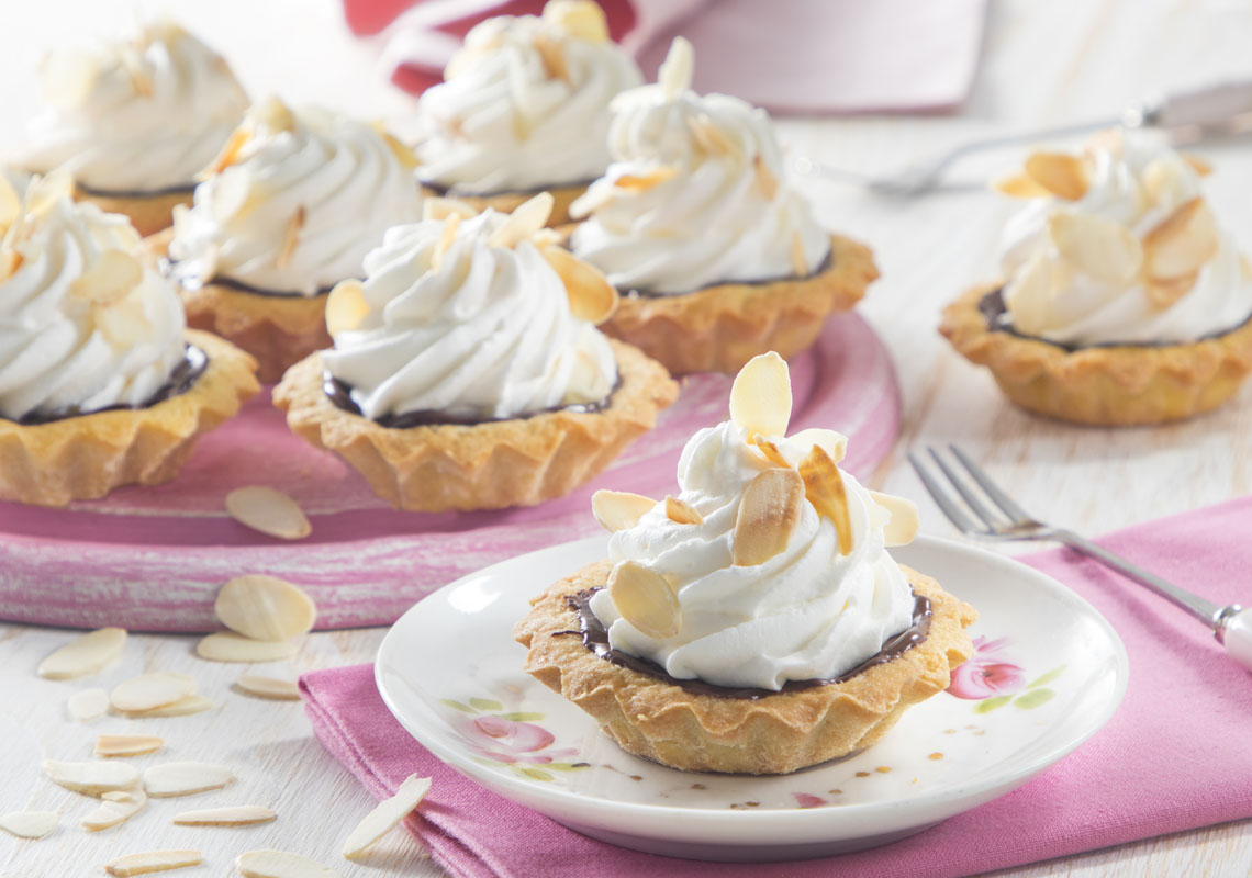 Oil Tartlets with Almonds and Chocolate - Trevalli Cooperlat